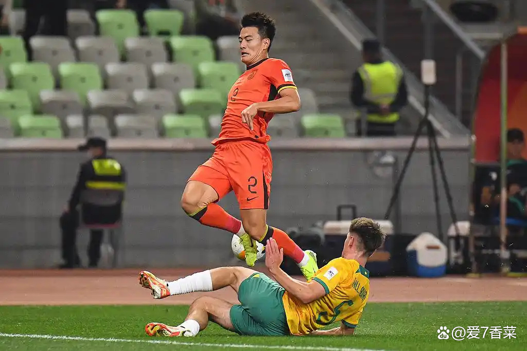 战队在比赛中掀起了一场热烈的角逐比赛缩句